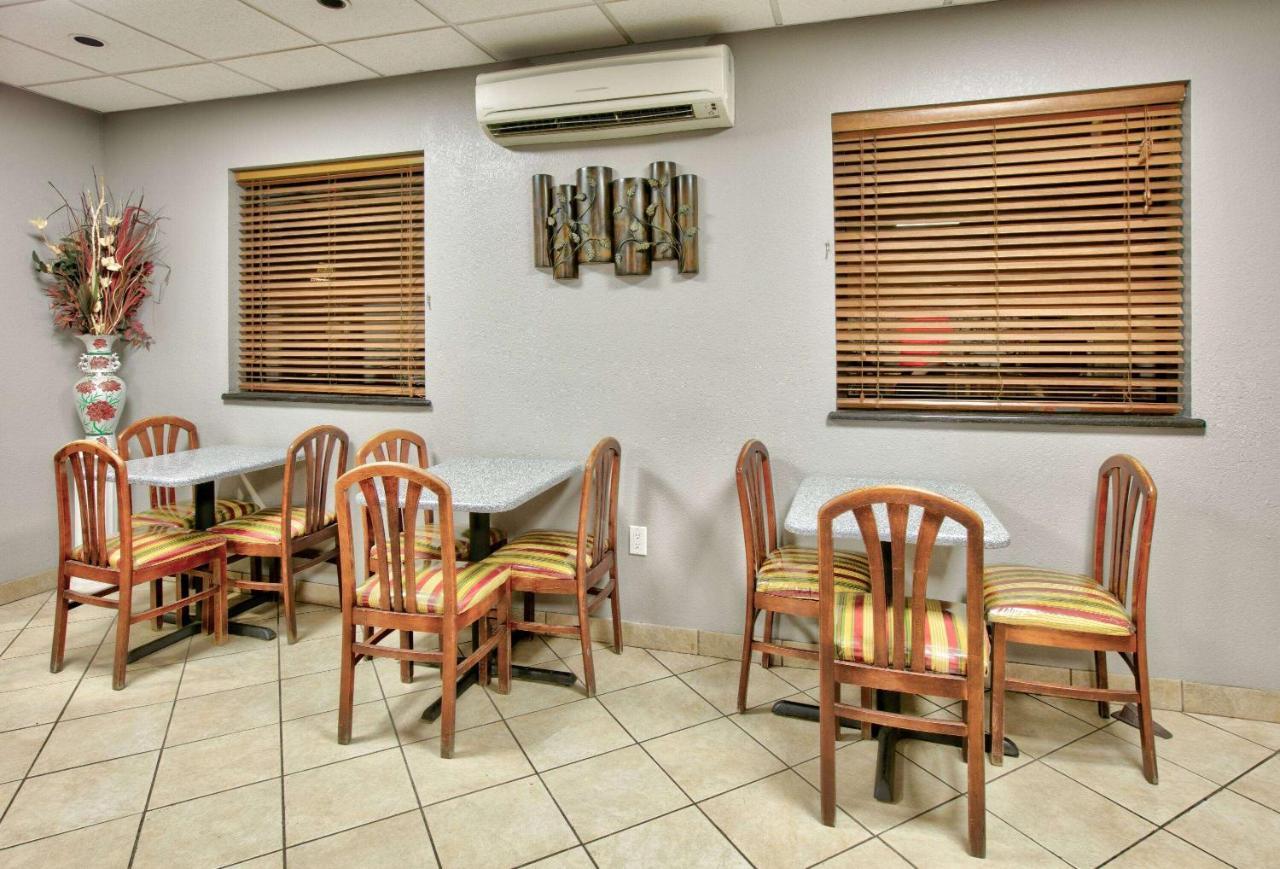 Super 8 By Wyndham Amarillo Hotel Buitenkant foto